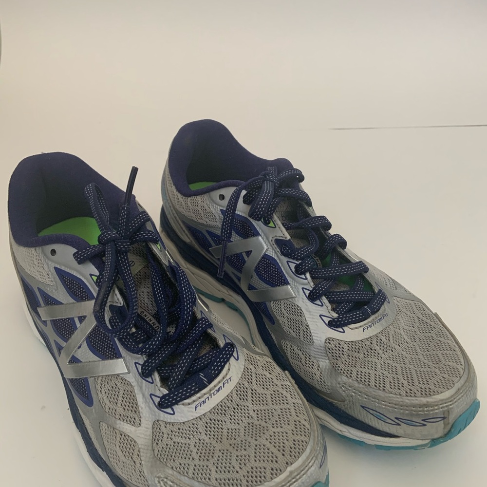 NEW BALANCE 880’s Women’s sz 7.5 Running shoes EUC